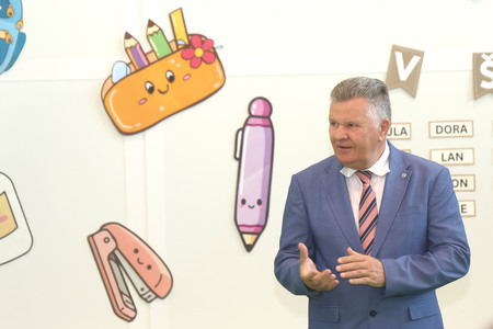 PRVI ŠOLSKI DAN BEGUNJE 07 FOTO LJUBO VUKELIČ